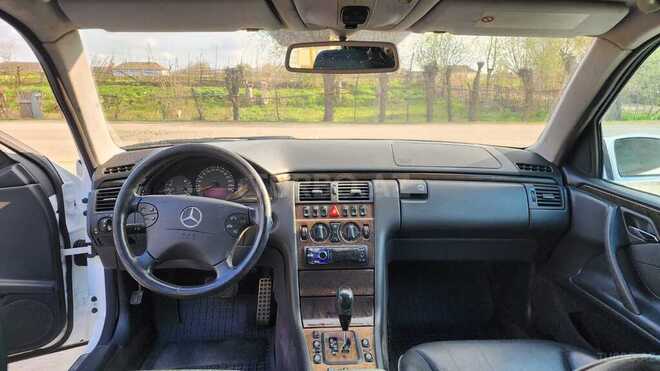 Mercedes E 220 d 2000, 135,200 km - 2.2 l - Biləsuvar