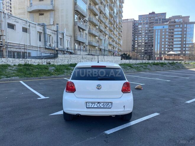 Volkswagen Polo 2011, 123,526 km - 1.4 l - Bakı