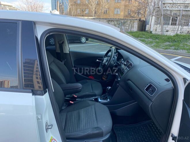 Volkswagen Polo 2011, 123,526 km - 1.4 l - Bakı