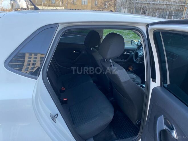 Volkswagen Polo 2011, 123,526 km - 1.4 l - Bakı