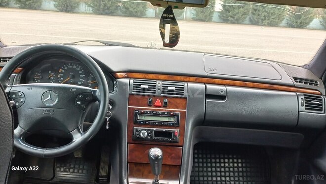 Mercedes E 250 1996, 852,802 km - 2.5 l - Sabirabad