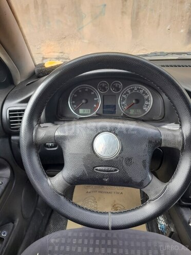 Volkswagen Passat 2003, 232,000 km - 1.8 l - Beyləqan