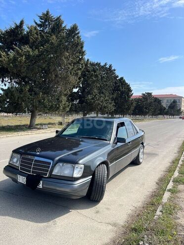 Mercedes E 220 1994, 292,457 km - 2.2 l - Bakı