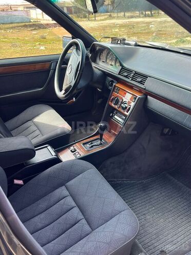Mercedes E 220 1994, 292,457 km - 2.2 l - Bakı