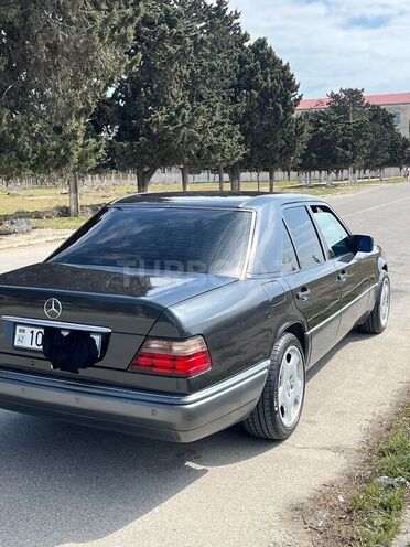 Mercedes E 220 1994, 292,457 km - 2.2 l - Bakı