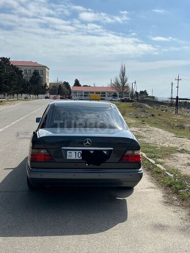 Mercedes E 220 1994, 292,457 km - 2.2 l - Bakı