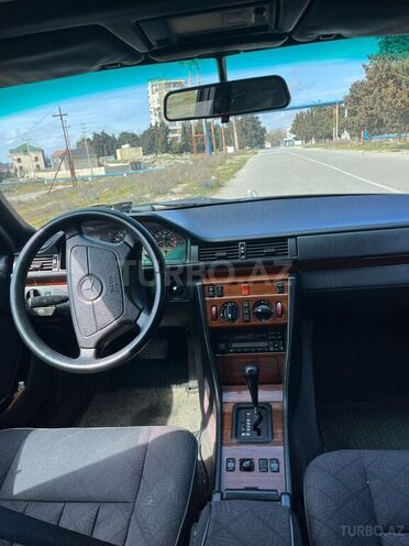 Mercedes E 220 1994, 292,457 km - 2.2 l - Bakı