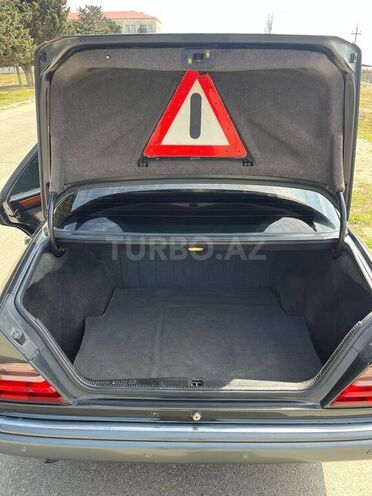 Mercedes E 220 1994, 292,457 km - 2.2 l - Bakı