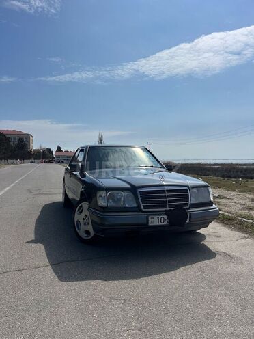 Mercedes E 220 1994, 292,457 km - 2.2 l - Bakı
