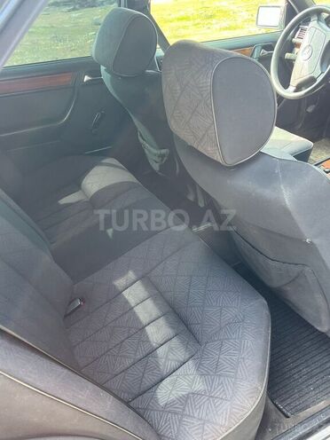 Mercedes E 220 1994, 292,457 km - 2.2 l - Bakı