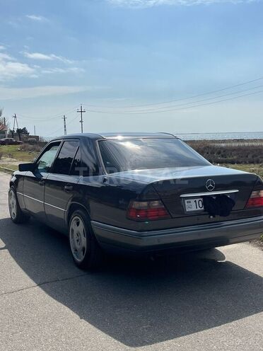 Mercedes E 220 1994, 292,457 km - 2.2 l - Bakı
