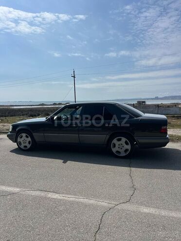 Mercedes E 220 1994, 292,457 km - 2.2 l - Bakı