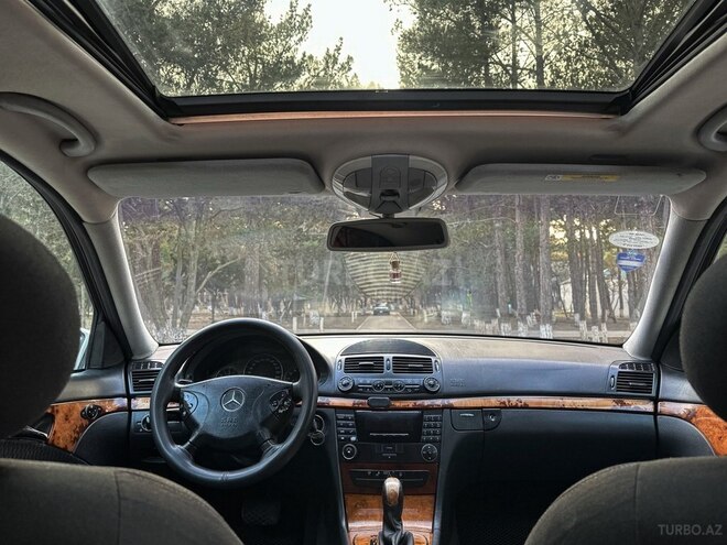 Mercedes E 240 2002, 319,000 km - 2.4 l - Bakı