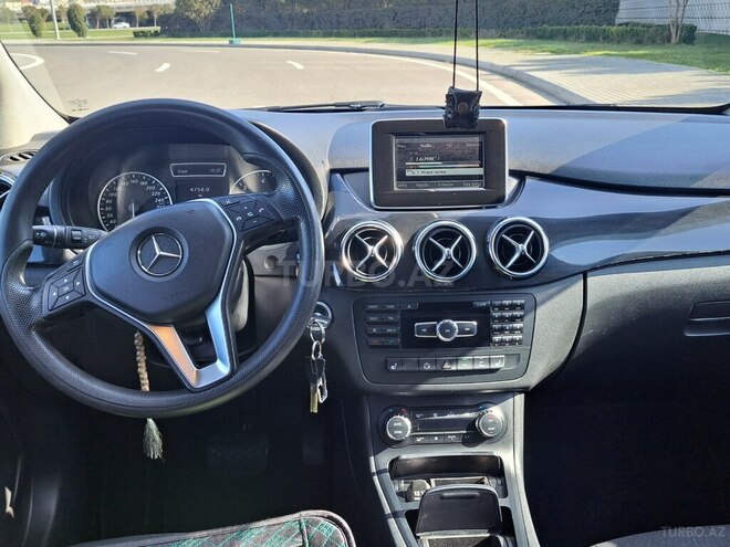 Mercedes B 180 2014, 240,000 km - 1.5 l - Bakı