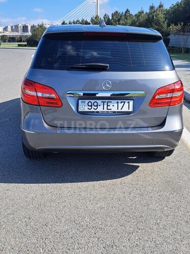 Mercedes B 180 2014, 240,000 km - 1.5 l - Bakı