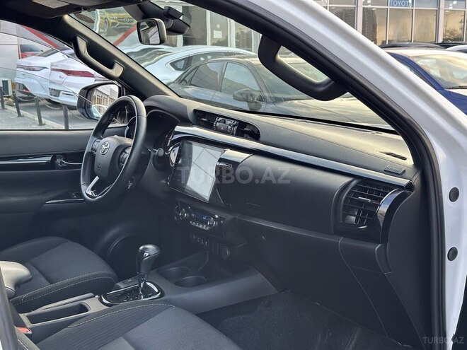 Toyota Hilux 2019, 96,000 km - 2.4 л - Bakı