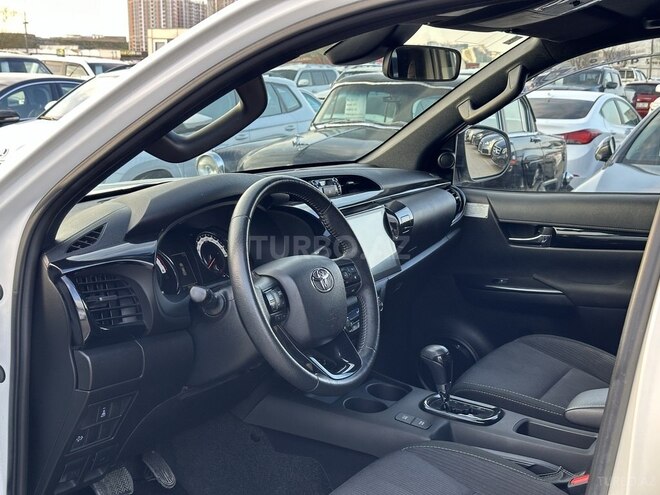 Toyota Hilux 2019, 96,000 km - 2.4 л - Bakı