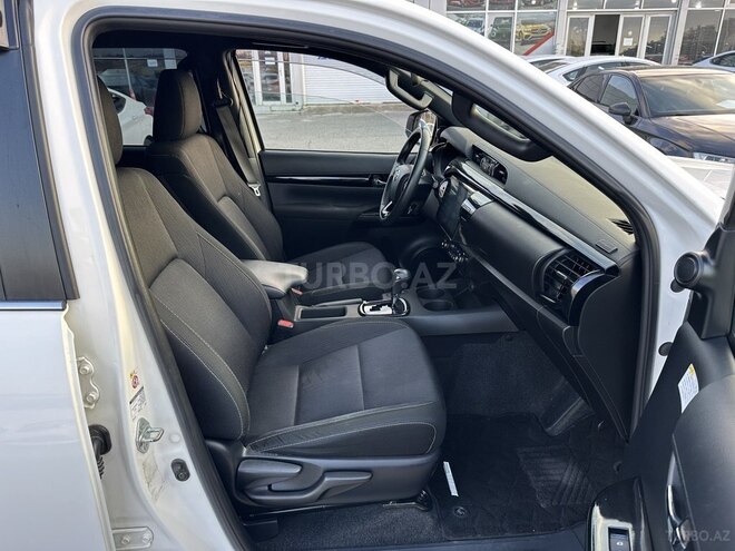 Toyota Hilux 2019, 96,000 km - 2.4 л - Bakı