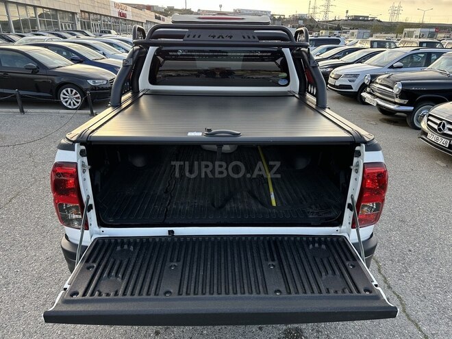 Toyota Hilux 2019, 96,000 km - 2.4 л - Bakı