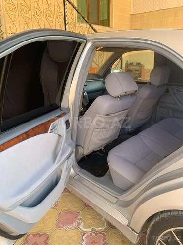 Mercedes E 270 2001, 368,000 km - 2.7 l - Ağcabədi