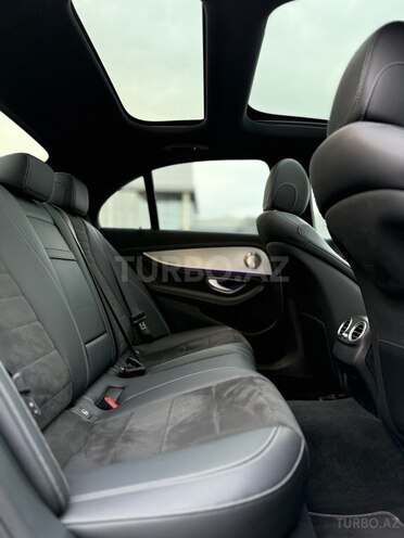 Mercedes E 300 e-18