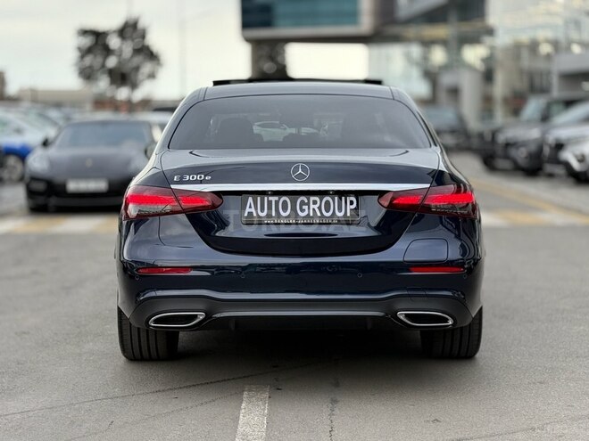 Mercedes E 300 e-5