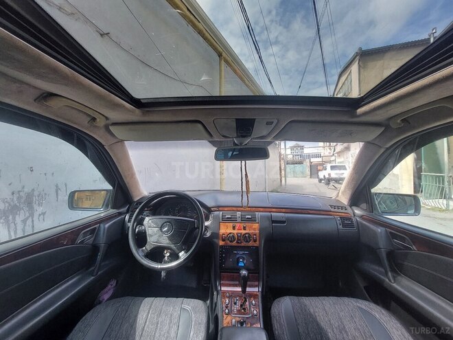 Mercedes E 240 1998, 300,000 km - 2.4 l - Bakı