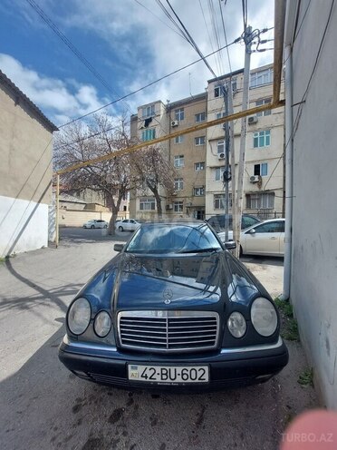 Mercedes E 240 1998, 300,000 km - 2.4 l - Bakı
