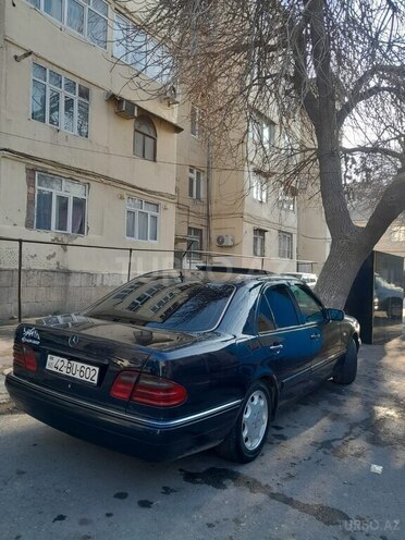 Mercedes E 240 1998, 300,000 km - 2.4 l - Bakı