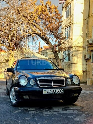 Mercedes E 240 1998, 300,000 km - 2.4 l - Bakı