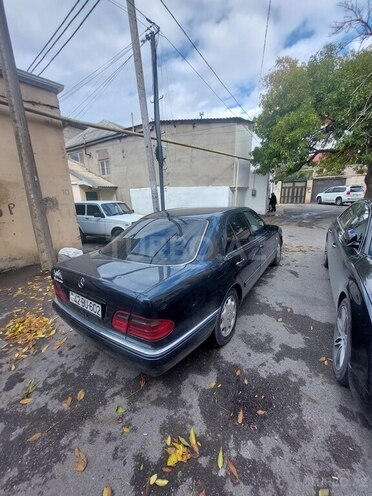 Mercedes E 240 1998, 300,000 km - 2.4 l - Bakı