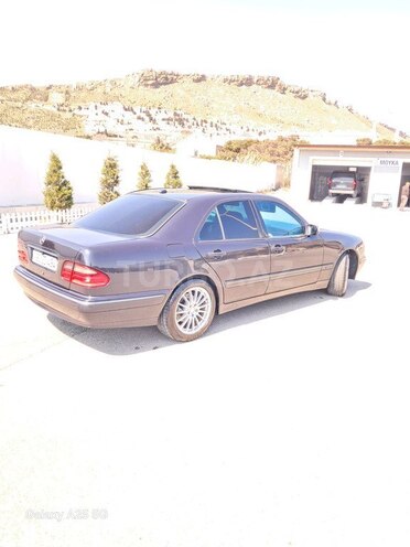 Mercedes E 270 2001, 268,534 km - 2.7 l - Bakı