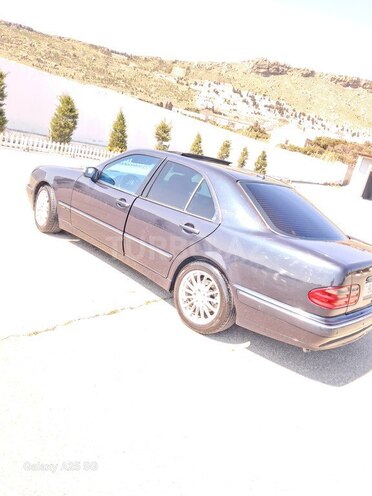 Mercedes E 270 2001, 268,534 km - 2.7 l - Bakı