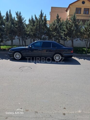 Mercedes E 270 2001, 268,534 km - 2.7 l - Bakı