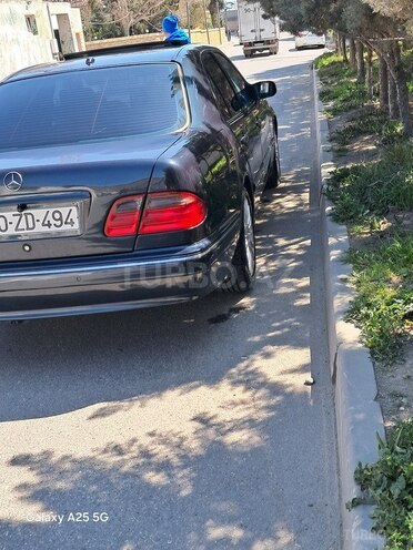 Mercedes E 270 2001, 268,534 km - 2.7 l - Bakı