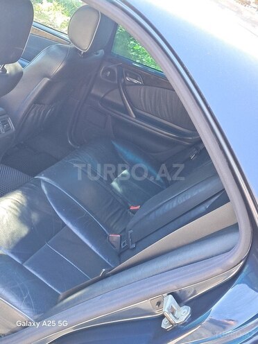 Mercedes E 270 2001, 268,534 km - 2.7 l - Bakı