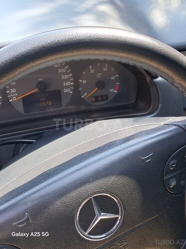 Mercedes E 270 2001, 268,534 km - 2.7 l - Bakı