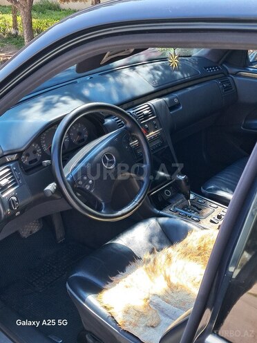 Mercedes E 270 2001, 268,534 km - 2.7 l - Bakı