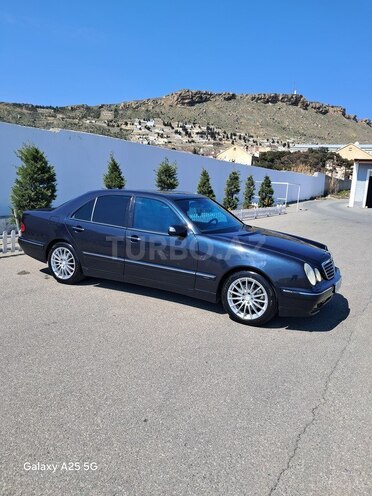 Mercedes E 270 2001, 268,534 km - 2.7 l - Bakı