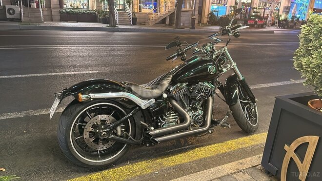 Harley-Davidson Softail Breakout-4