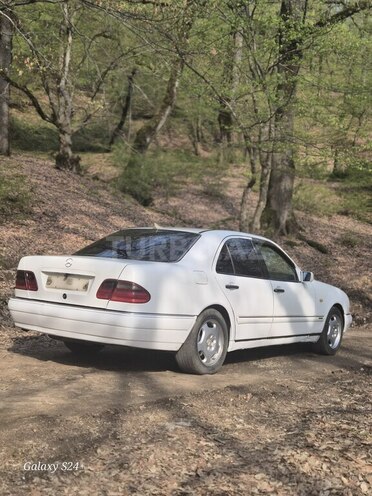 Mercedes E 220 d 1995, 485,000 km - 2.2 l - Astara