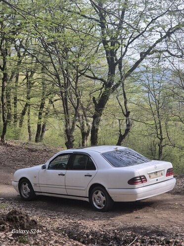 Mercedes E 220 d 1995, 485,000 km - 2.2 l - Astara