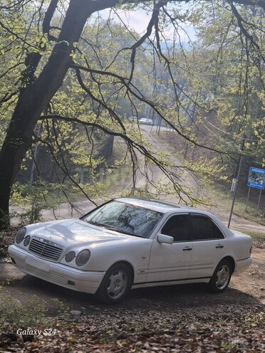 Mercedes E 220 d 1995, 485,000 km - 2.2 l - Astara