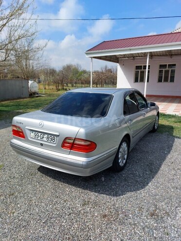 Mercedes E 240 2000, 330,000 km - 2.4 l - Goranboy