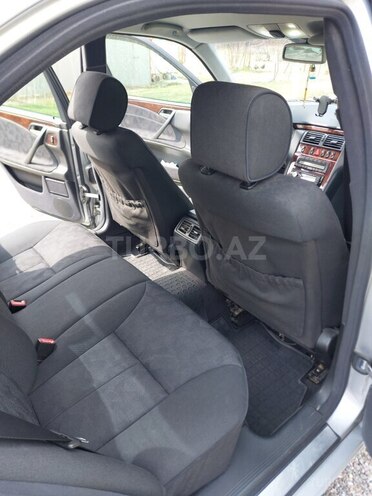 Mercedes E 240 2000, 330,000 km - 2.4 l - Goranboy