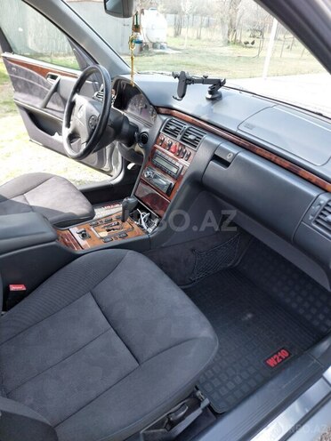 Mercedes E 240 2000, 330,000 km - 2.4 l - Goranboy