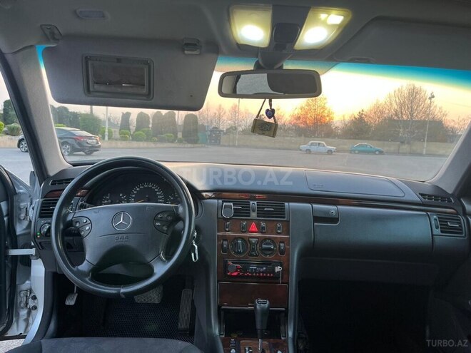 Mercedes E 320 2001, 244,000 km - 3.2 l - Bərdə