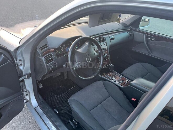 Mercedes E 320 2001, 244,000 km - 3.2 l - Bərdə