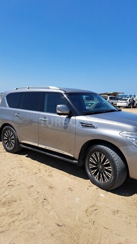 Nissan Patrol 2011, 220,000 km - 5.6 l - Bakı