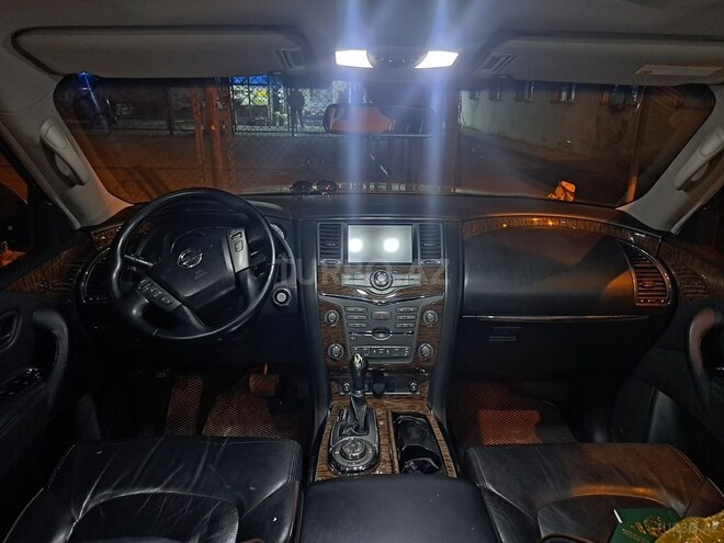 Nissan Patrol 2011, 220,000 km - 5.6 l - Bakı